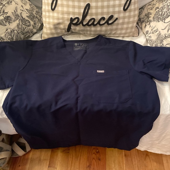 Figs Scrubs Leon Men’s Top in Navy size L EUC - Picture 2 of 3